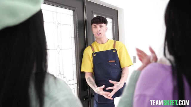 Nika Venom and Aleksa Mink welcome tattooed delivery guy at door