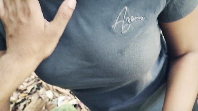Sri Lankan amateur couple risky outdoor fondling in tight tee