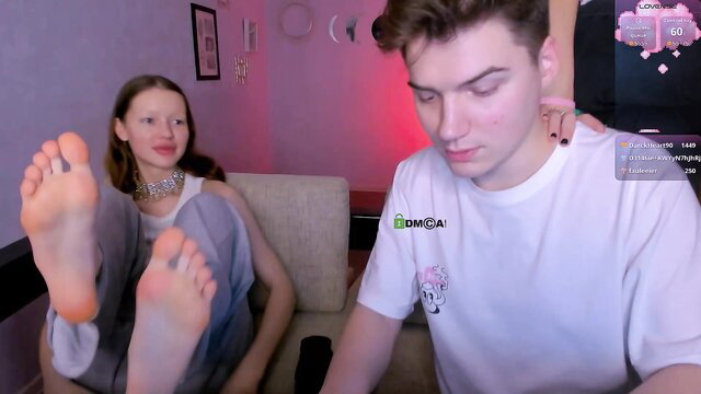 Daisy_baby_ Chaturbate couple feet tease, young pale soles up close