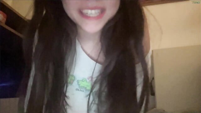 zoeyyb666 smiling redhead skinny camgirl in tank top