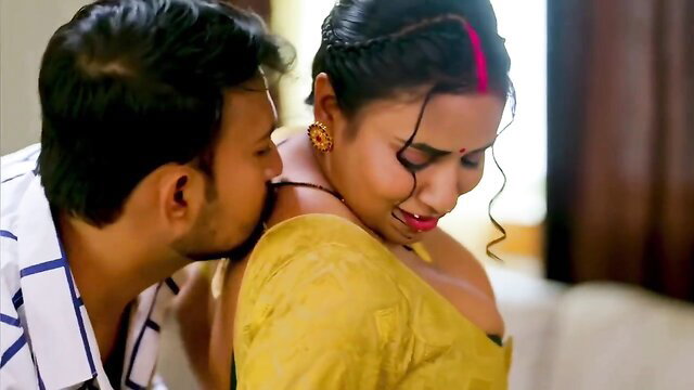 Desi Bhabhi in yellow saree gets neck kissed by lover in steamy softcore