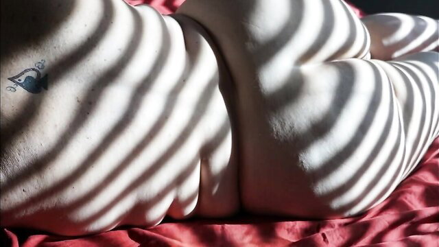 Granny's thick fat ass in sunlight stripes, nude amateur pose