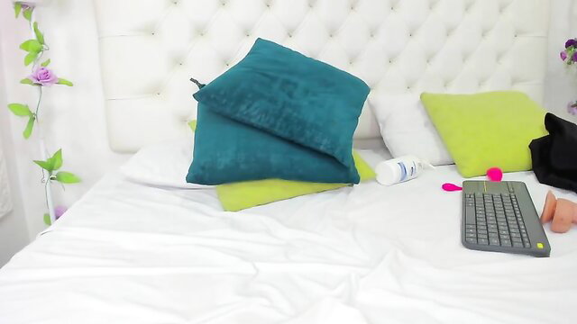 Chubby cam girl solo on bed with pillows and toys