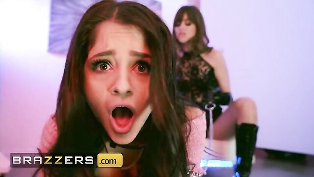 Riley Reid dominates newbie Ryan Reid in hot lesbian BDSM scene