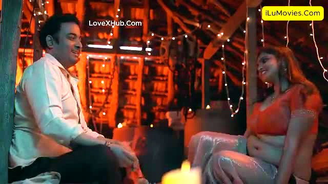 Bharti Jha sexy saree navel show with man in hot scene