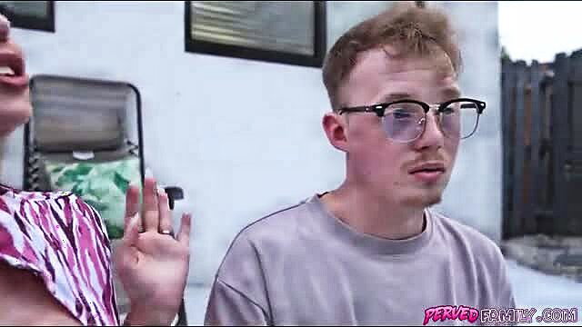 Cubbi Thompson's huge tits stun Jimmy Michaels in Perved Family stepmom scene