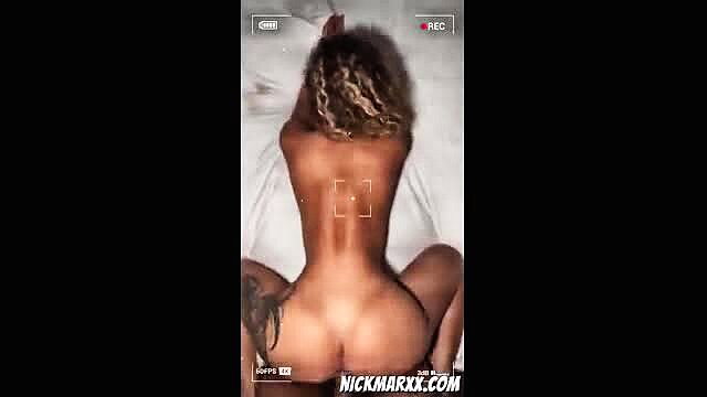 Curvy black woman with huge ass, nude back view in mirror selfie