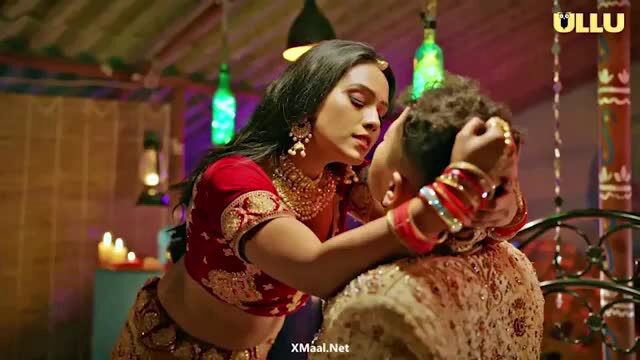 Indian wife in red saree blouse passionately kisses husband in homemade scene