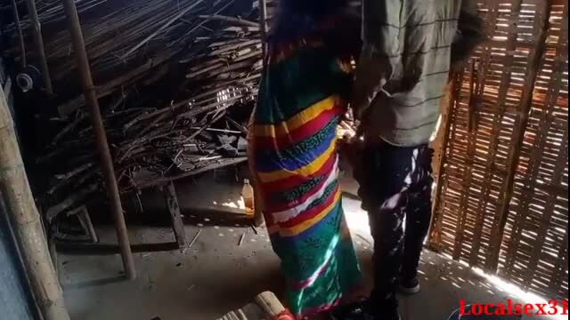 Desi Indian village bhabi in colorful saree with boyfriend outdoors