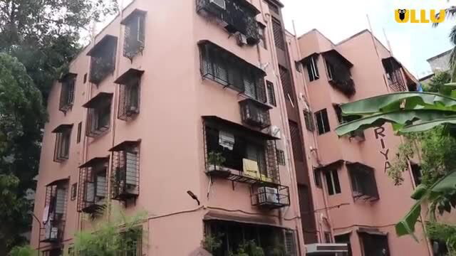 Busty Indian babe outside pink Mumbai apartment building