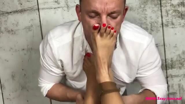 Sexy Lena's red toenails foot worship by man in white shirt closeup