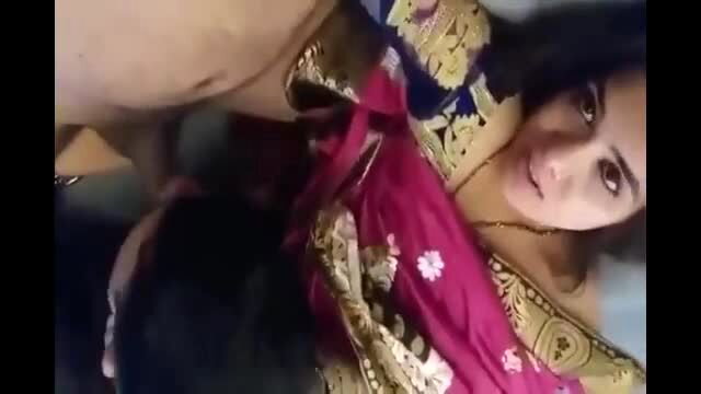 Indian threesome with saree babe sucking cock, hot desi action