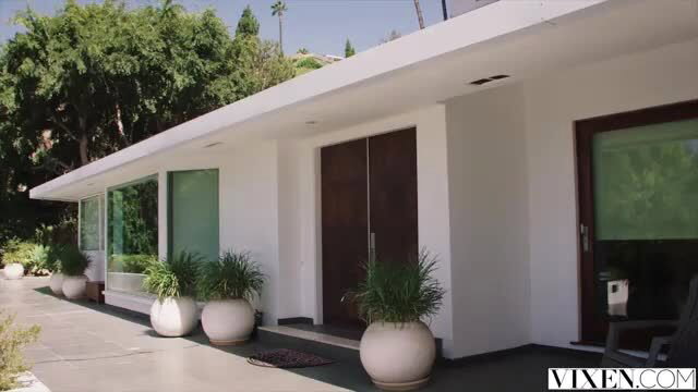 Violet Starr outside modern LA home in hot dress