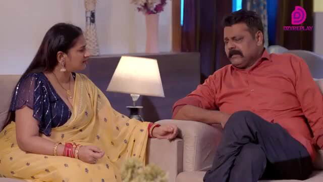 Lustful Indian MILF in yellow saree chats intimately with mature man