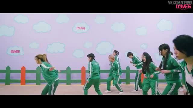 Asian girls in green tracksuits dancing Squid Game parody