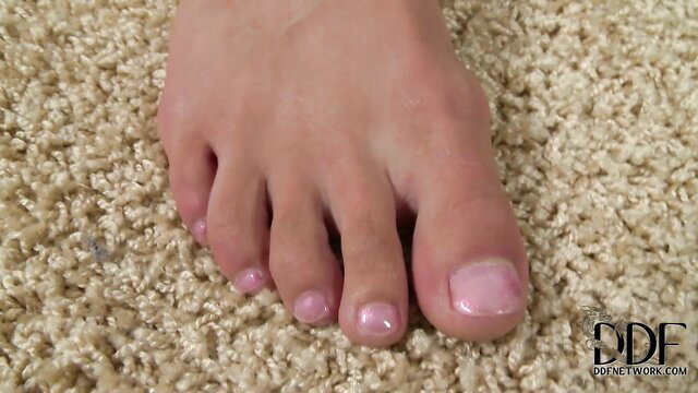 Chelsey Lanette's pretty pink-polished bare feet closeup
