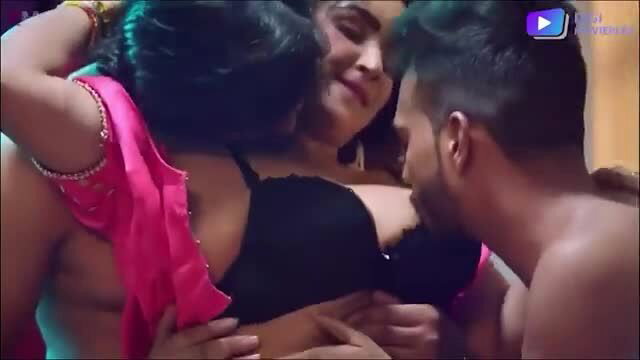 Beautiful Indian MILF in saree with deep cleavage kissed by man