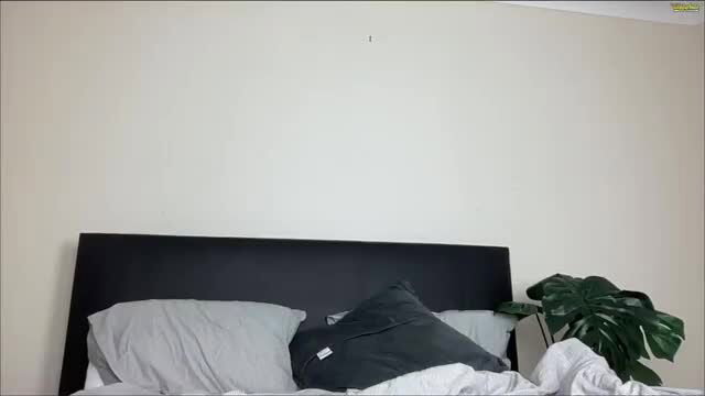 Skinny cam model sageexx naked on bed showing body