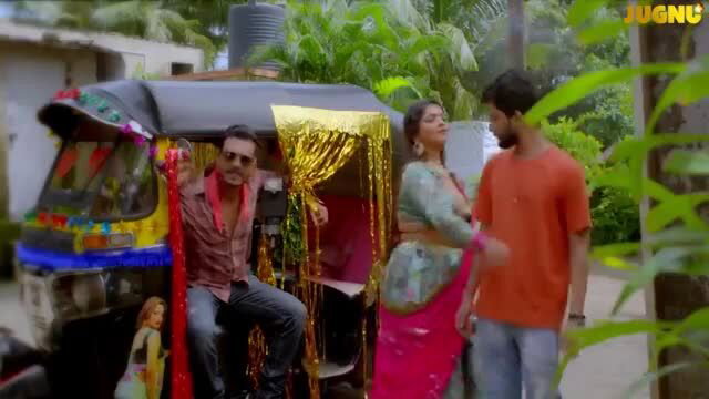 Indian MILF in saree with men by auto rickshaw amateur scene