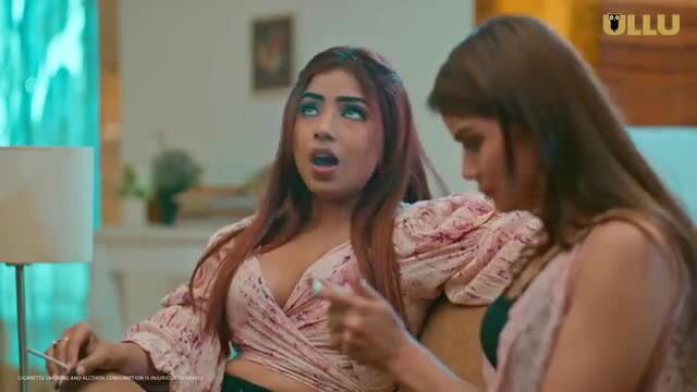 Hot Indian babe in deep cleavage top flirts with man on phone call