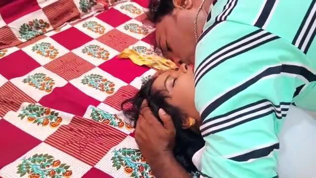 Desi Bong big boobs lady passionately kissed by lover on bed