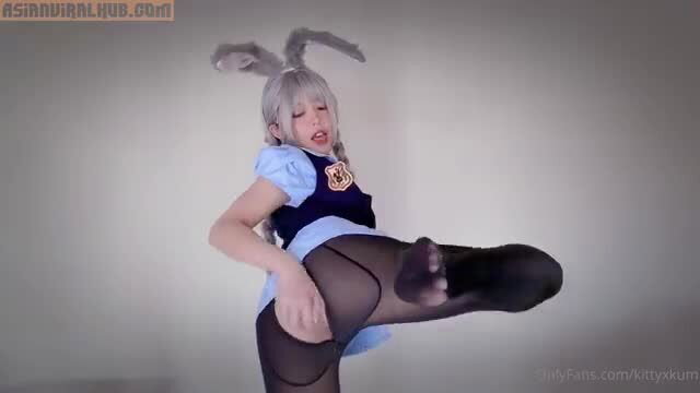 KittyxKum bunny girl cosplay high kick pantyhose upskirt tease