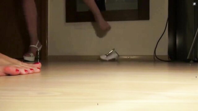 Deeane and Gloria giantess crushing shoes barefoot in stockings