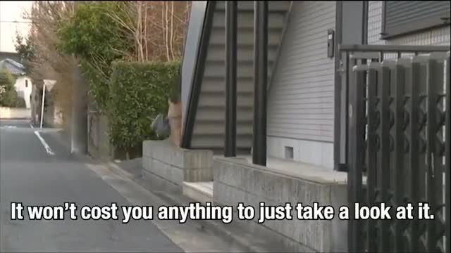 Japanese woman flashing crotch outdoors by house steps in JAV