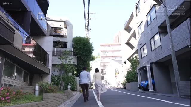 Asian couple walking in street, JAV Takimoto Shizuba in skirt