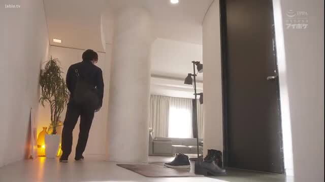 Kana Momonogi enters home in suit, runaway seduction JAV scene