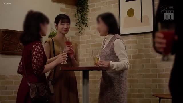 Three Japanese women in dresses toasting drinks at reunion, JAV NTR