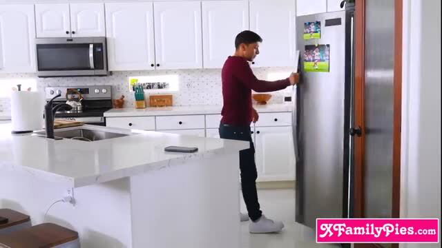 Max Fills in kitchen with Lana Smalls Family Pies teen stepsis steals phone