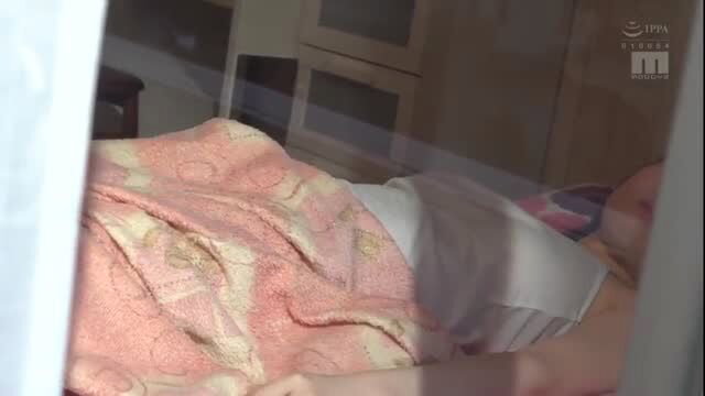 Mizuto Sakura sleeping under pink blanket in JAV stepdaughter scene