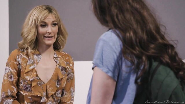 Mona Wales and Casey Calvert in lesbian sex scene