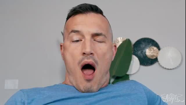 Venus Vixen opens wide in hot shemale sex thumbnail