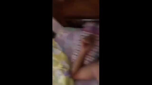 Desi student viral MMS: closeup tits in colorful bra and yellow top