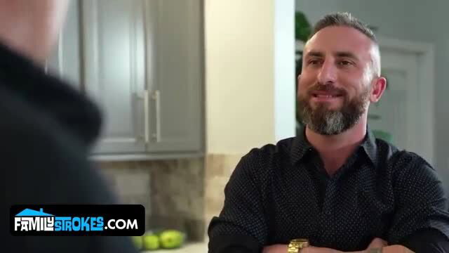 Ryder Rey flashes Ike Diezel in kitchen on FamilyStrokes