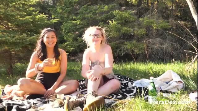 Outdoor lesbian sex: Jin eats Hanna's pussy in the woods
