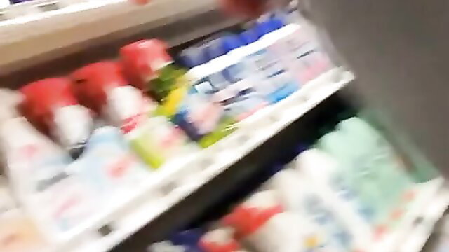 Chick in gray leggings showing sexy ass and cameltoe