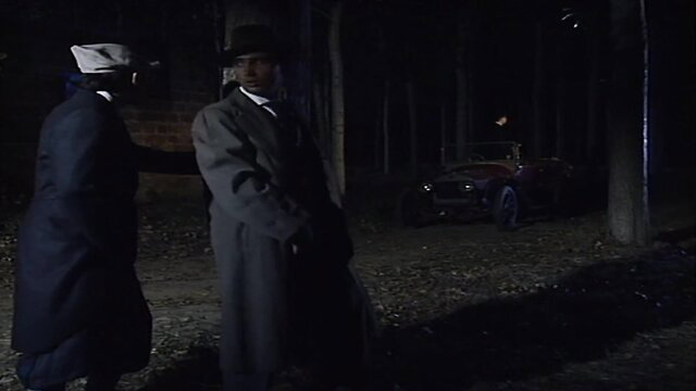 Julia Channel in Viva Italia 2 trenchcoat noir night scene by red car