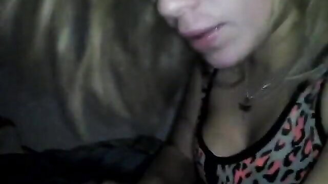 Blonde Latina in leopard top gives close-up oral tease