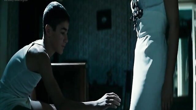 Monica Bellucci in sexy white dress with young man kneeling in Malena 2000