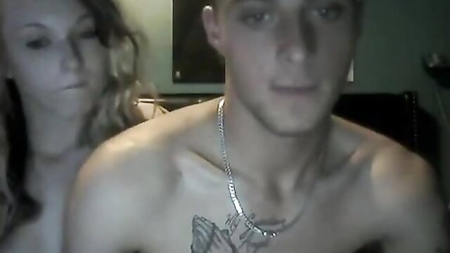 Amateur couple on cam: topless tattooed guy with curly blonde beside him