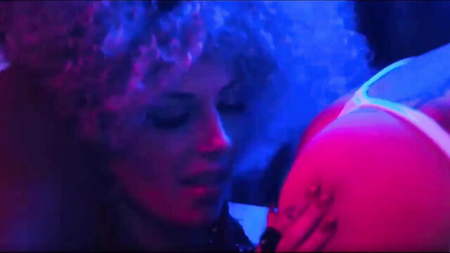 Katheryn Winnick nude lesbian kiss with big ass in neon lights