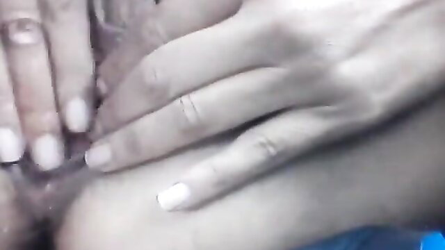 Hippie MILF Sarita hands on wet pussy in amateur sex closeup