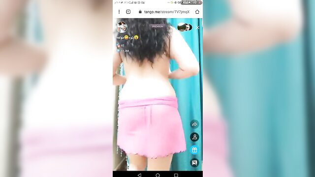 Arab topless beauty in pink mini skirt twerks bare back on Tango live