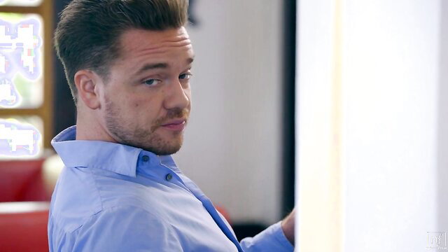 Lena Paul in Morning View S29:E15 blue shirt tease