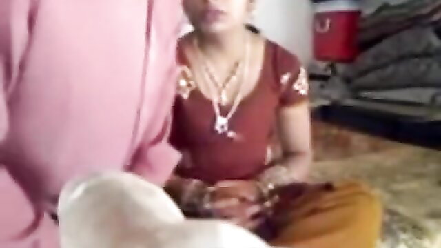 Curvy Indian babe in saree fucked hard on floor