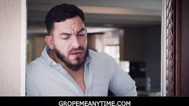 Peter Green gropes Paisley Paige in GropeMeAnytime freeuse scene