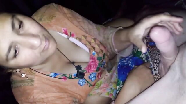Pakistani Desi babe in salwar kameez gives sloppy blowjob closeup